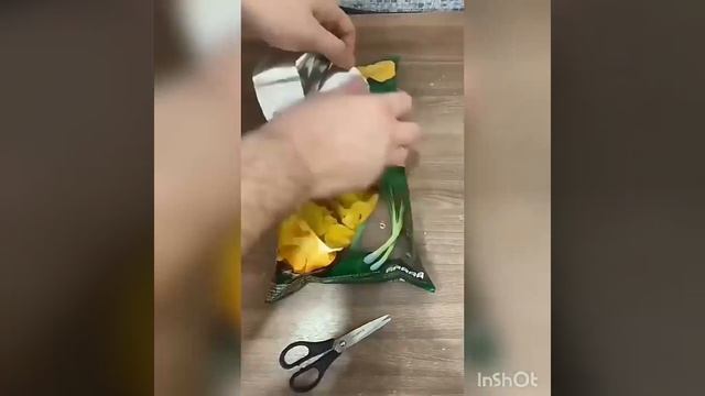Лайфхаки с едой как быстро порезать помидор и правильно почистить банан #Shorts смотреть онлайн