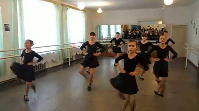 Фрагмент урока народного танца. смотреть онлайн
