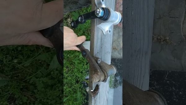 замена рулевого маятника на ниве 21213