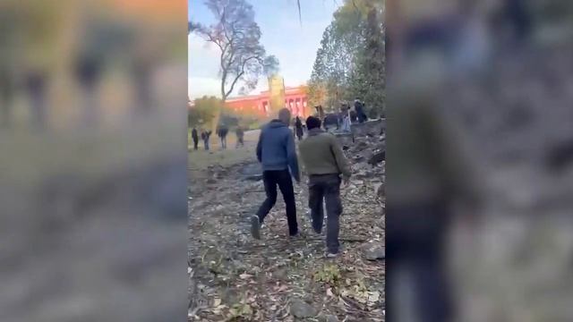 Обстрел Центра Киева - Последствия Удара смотреть онлайн