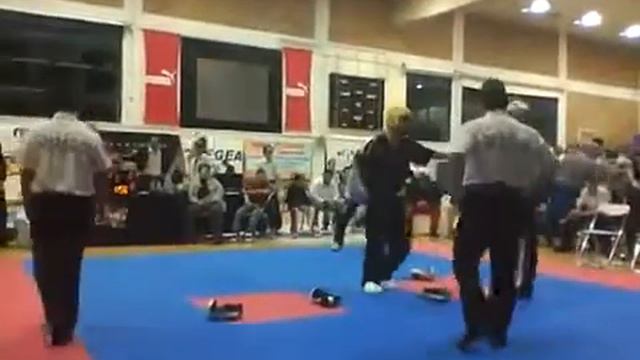 Два друга встретились в поединке)))