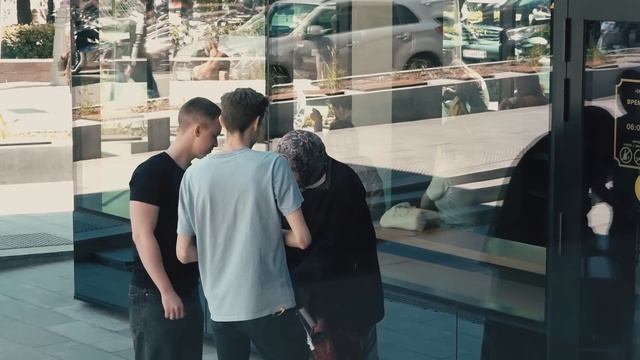 EDWARD BIL ЗЛАЯ БАБКА 2 - ПРАНК / УРОНИЛ МУЖИКА НА ЗЕМЛЮ / реакция НА СТАРУШКУ смотреть онлайн