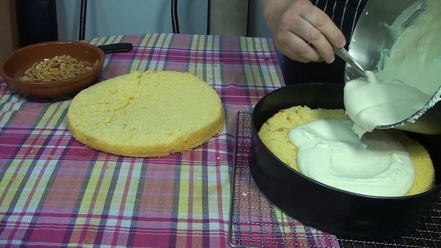 МОЙ БРУСНИЧНЫЙ ТОРТ С ДОМАШНЕЙ СГУЩЁНКОЙ И СЛИВКАМИ смотреть онлайн