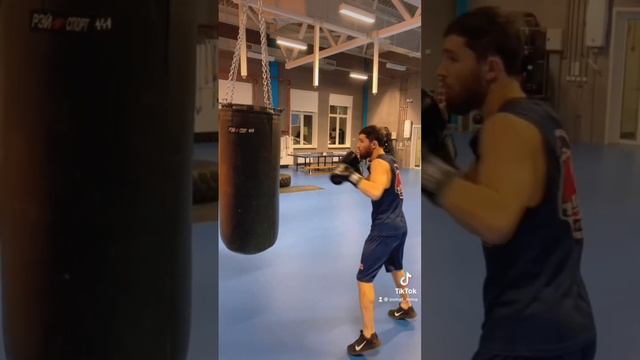 Отработка на груше. #axmat_mma_ #mma #бокс #комбинация #спорт #тренировка #груша смотреть онлайн
