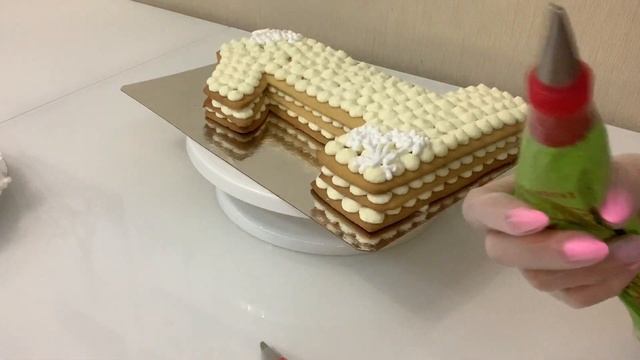 Торт-Цифра! Торт на 1 сентября! Торт Единичка с ромашками! Красивый торт! смотреть онлайн
