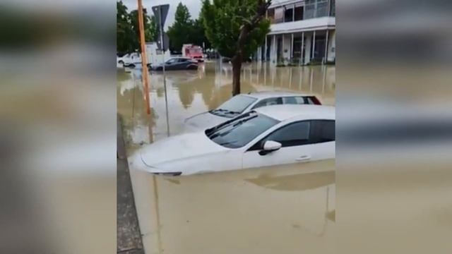 Europe on the edge! Shocking flood in Italy смотреть онлайн