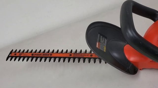 Maniac Mark's 32nd Auction - Lot 1002 - Black & Decker 18" Electric Hedge Trimmer смотреть онлайн