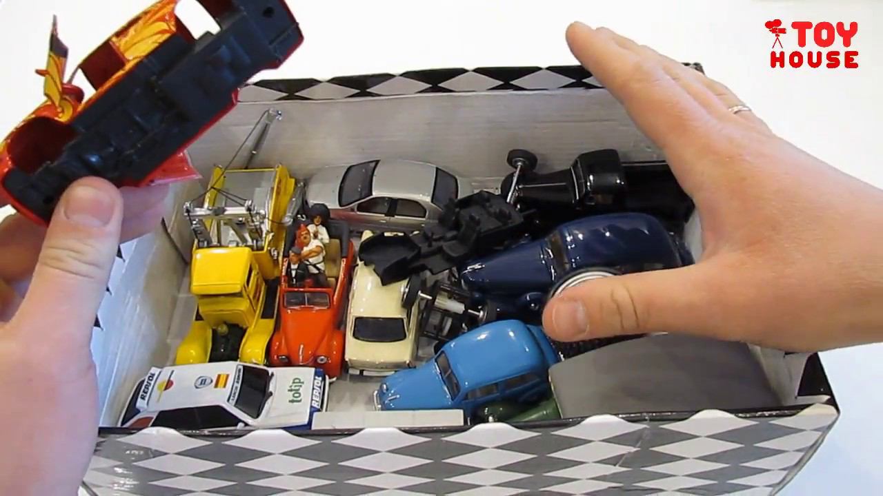 Машинки с барахолки. Купил разные модельки, аппарат газированной воды и фигурки людей масштаб 1/43