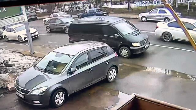 Кик Шеринг в Санкт-Петербурге. Почему важно знать ПДД когда управляешь электротранспортом! смотреть онлайн