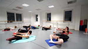 HOW TO STRETCH FOR BALLET: Ballet stretching and gymnastic class