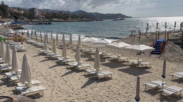 Италия. Лигурийское море. Пляж. Воскресенье