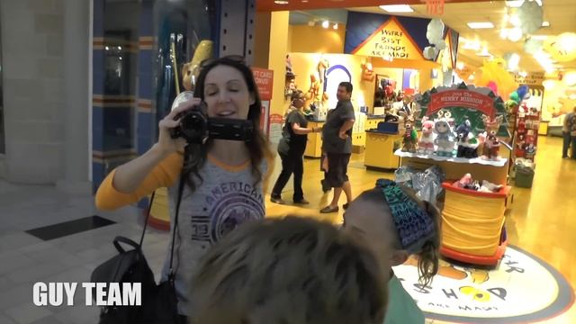 10 DOLLAR SECRET SANTA CHALLENGE | AT THE MALL | We Are The Davises смотреть онлайн