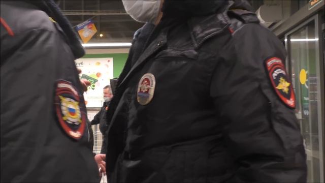 Тухлоалконавты крышуют перекрёсток. Менты крышуют тухлоалконафтов. Полная гармония в Питере. смотреть онлайн