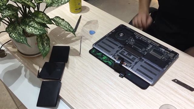 HƯỚNG DẪN CHI TIẾT THAY PIN MACBOOK PRO 13" 2017 | HNSTORE.COM.VN/ HYPERFIX.VN смотреть онлайн