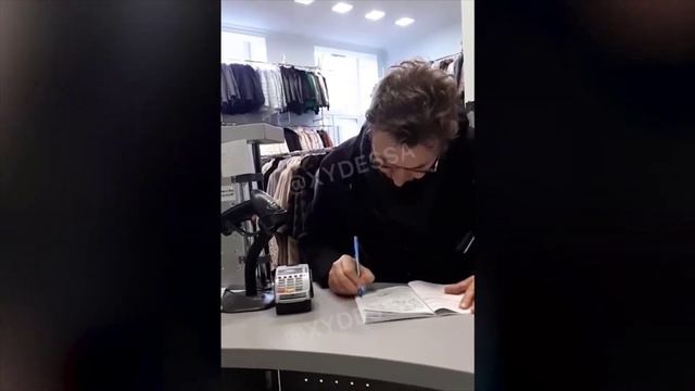 В Одессе покупатель пожаловался на продавщицу из за русского языка смотреть онлайн