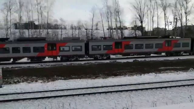 ЭС1-052. Ласточка. Прибывает из Санкт-Петербурга. Петрозаводск. Раскопки. смотреть онлайн