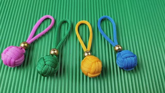 😀😀😀 брелок из паракорда