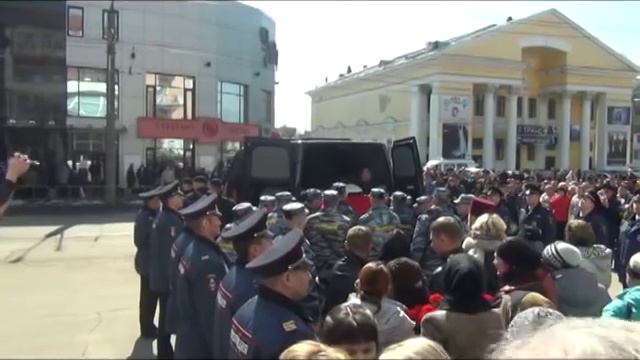 В Ижевске простились с Константином Абрамовым, полицейским, погибшем в Дагестане смотреть онлайн