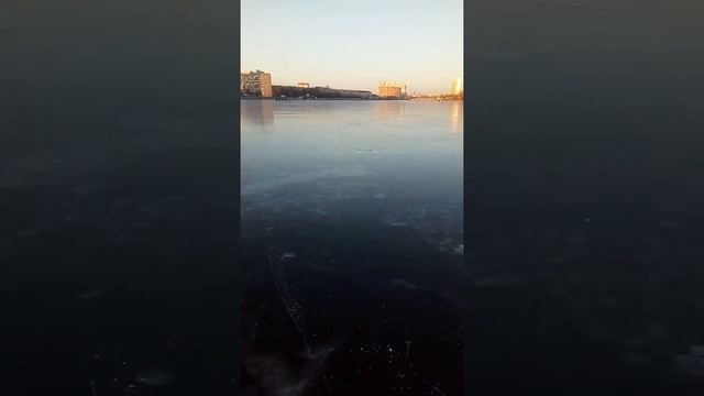 Зимний открытый каток в Астрахани. смотреть онлайн