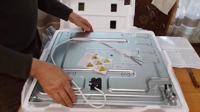 Распаковка варочной поверхности Candy CHW6WLW смотреть онлайн