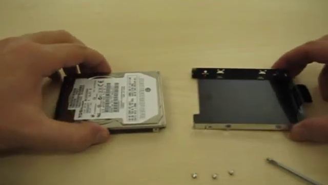 Toshiba da Série A500: Substituir o disco rígido смотреть онлайн