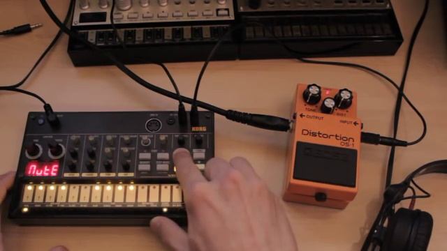 Korg Volca Beats Dub Techno Beat (with distortion effect pedal Boss DS-1) смотреть онлайн