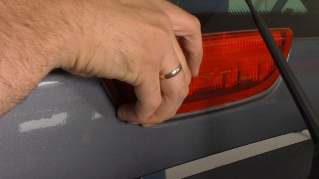 Replacing 3rd Brake Light Assy / Bulbs - Peugeot 307 SW смотреть онлайн