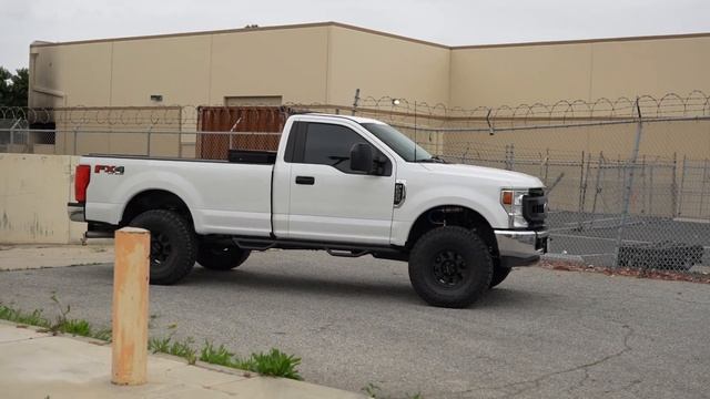 XL Ford Super Duty Budget Build | Leveled On Carli Suspension and 37s смотреть онлайн