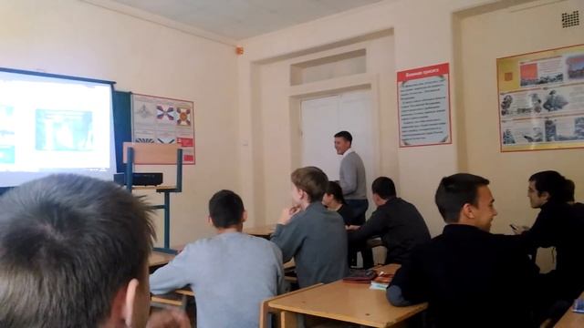 Учитель ОБЖ и придурковатый ученик смотреть онлайн