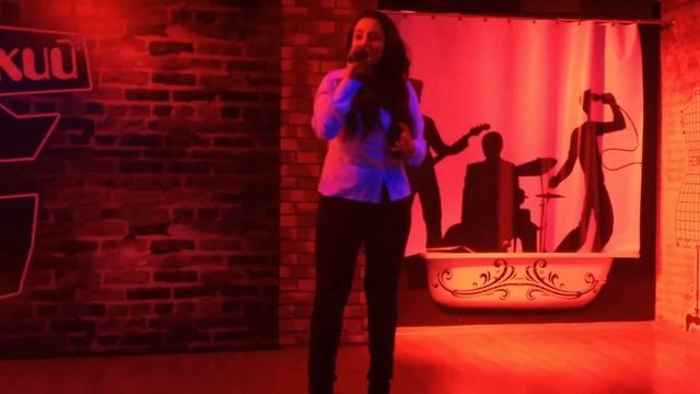 Вот как нужно петь в караоке!!! смотреть онлайн