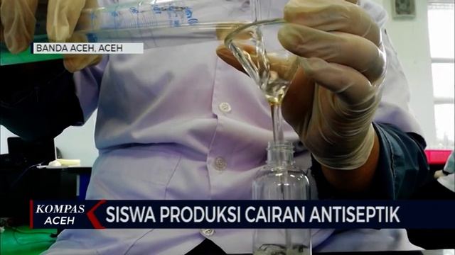 SISWA PRODUKSI CAIRAN ANTISEPTIK