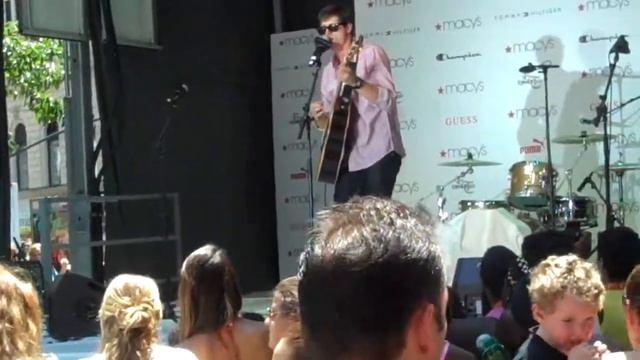 Shane Harper - One Step Closer live at Macy's Herald Square смотреть онлайн