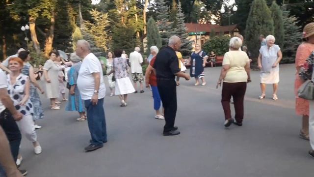 Лето нам дарит тепло!!!??Танцы в парке Горького!!!??Харьков 2021 смотреть онлайн