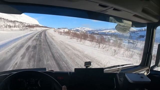 ФУРА УЛЕТЕЛА В КЮВЕТ, приехали спасатели! смотреть онлайн