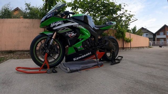 Kawasaki ZX6R Install Racing Fairings смотреть онлайн
