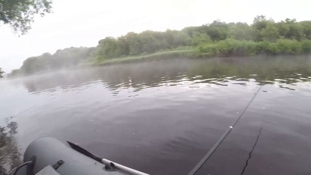 Ловим окуня на течении. Уловистая приманка. Отличный клев... Perch fishing смотреть онлайн