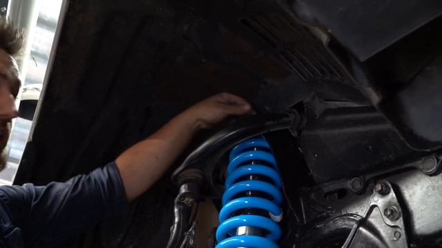 Land Cruiser 200 Series Front Strut Replacement