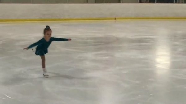 Первое выступление по фигурному катанию-4 года!4 years old figure skater first performance “Tangled