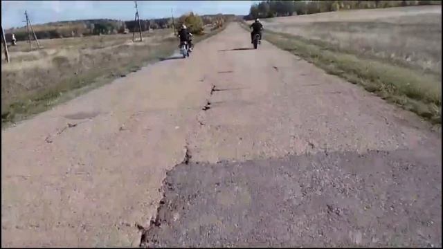 MotoLand CRF 250 vs ИЖ ЮПИТЕР 5 ! РАЗБИЛ ТЕЛЕФОН... смотреть онлайн