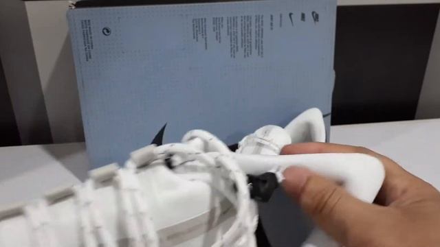 Box opening video of - Nike Air Zoom Pegasus 35 Shield – GB1 смотреть онлайн