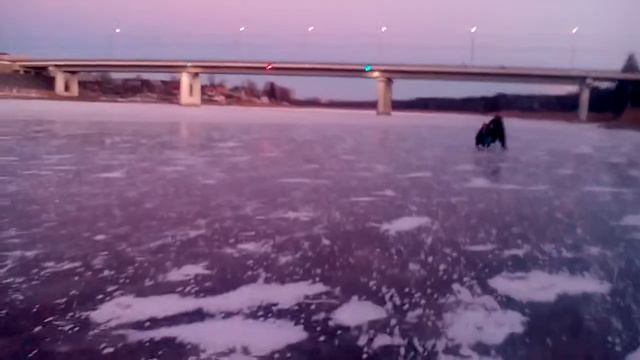 На стуле по льду смотреть онлайн