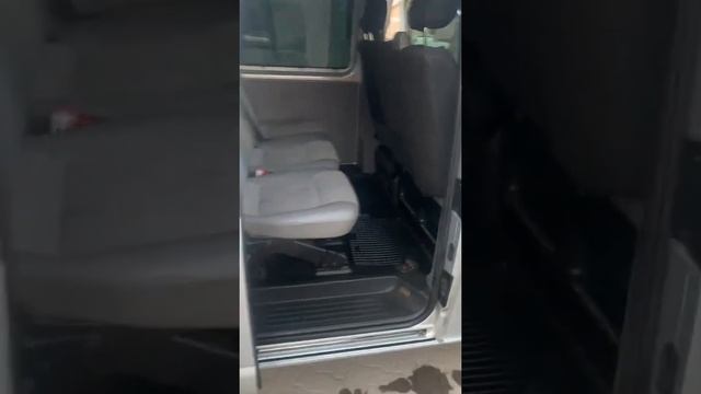 Volkswagen Transporter T5 2.5 TDI смотреть онлайн