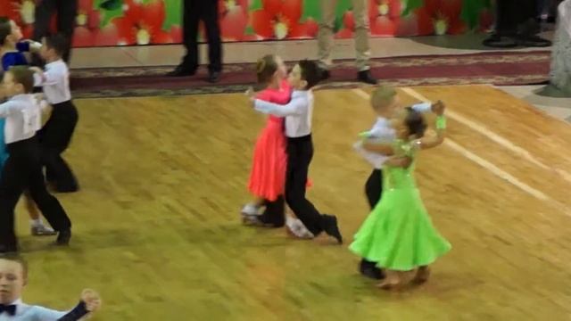 Медленный вальс.1/4 финала.Захаров Степан и Мельникова Амели.Новые имена 2016.17 апреля 2016. смотреть онлайн