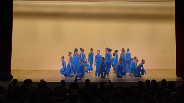 «Утренний бриз» - Образцовый коллектив ансамбль народного танца «Капельки» г.Кириши смотреть онлайн