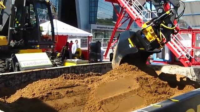Excavator Volvo with Engcon rototilt смотреть онлайн