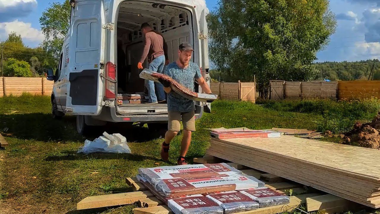 Какая крыша будет у ДОМА в ЛЕСУ. Привезли ТОННЫ сена. Отшлифовали 55 метров забора смотреть онлайн