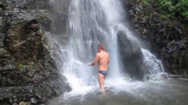 Под водопадом смотреть онлайн