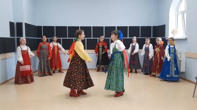 Фольклорный ансамбль "Красота" 3-4класс. Песня "Рассизой-то орел" смотреть онлайн