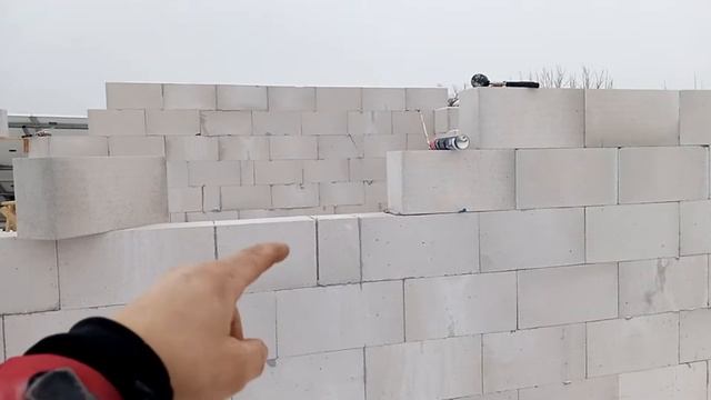 ВЕДЬМА помогает класть блок - дом из газобетона - своими руками
