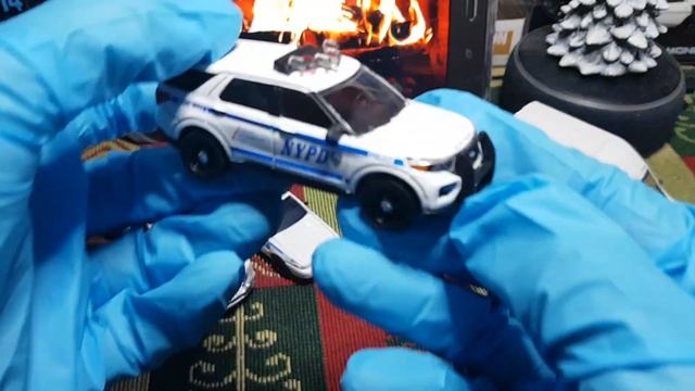 1/64 Greenlight Diecast Cars: New York Police NYPD Ford, F350, Crown Victoria, Explorer, Transit смотреть онлайн
